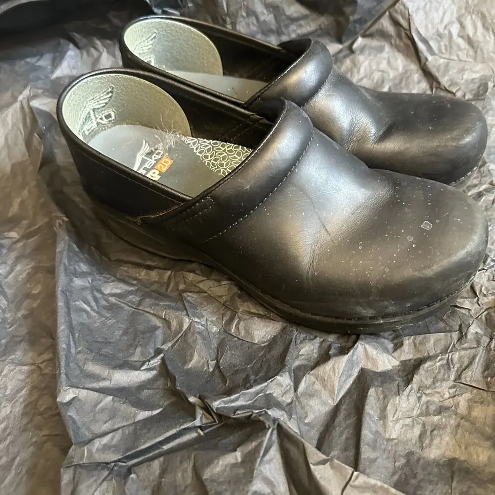 Dansko XP 2.0 Clogs Black Leather 39